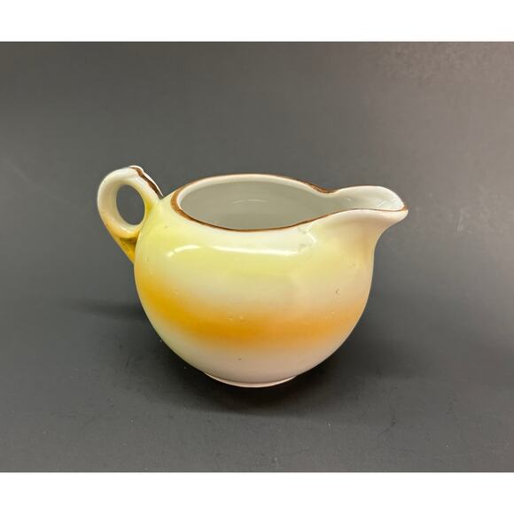 Takito Porcelain Creamer with Swan, Hand Painted - Vintage Midcentury Japan - Picture 2 of 5